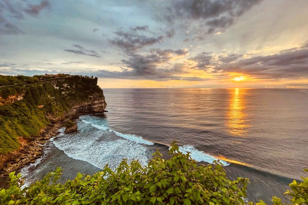 karang-boma-cliff